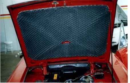 Soundproofing of the bonnet.jpg (12458 bytes)